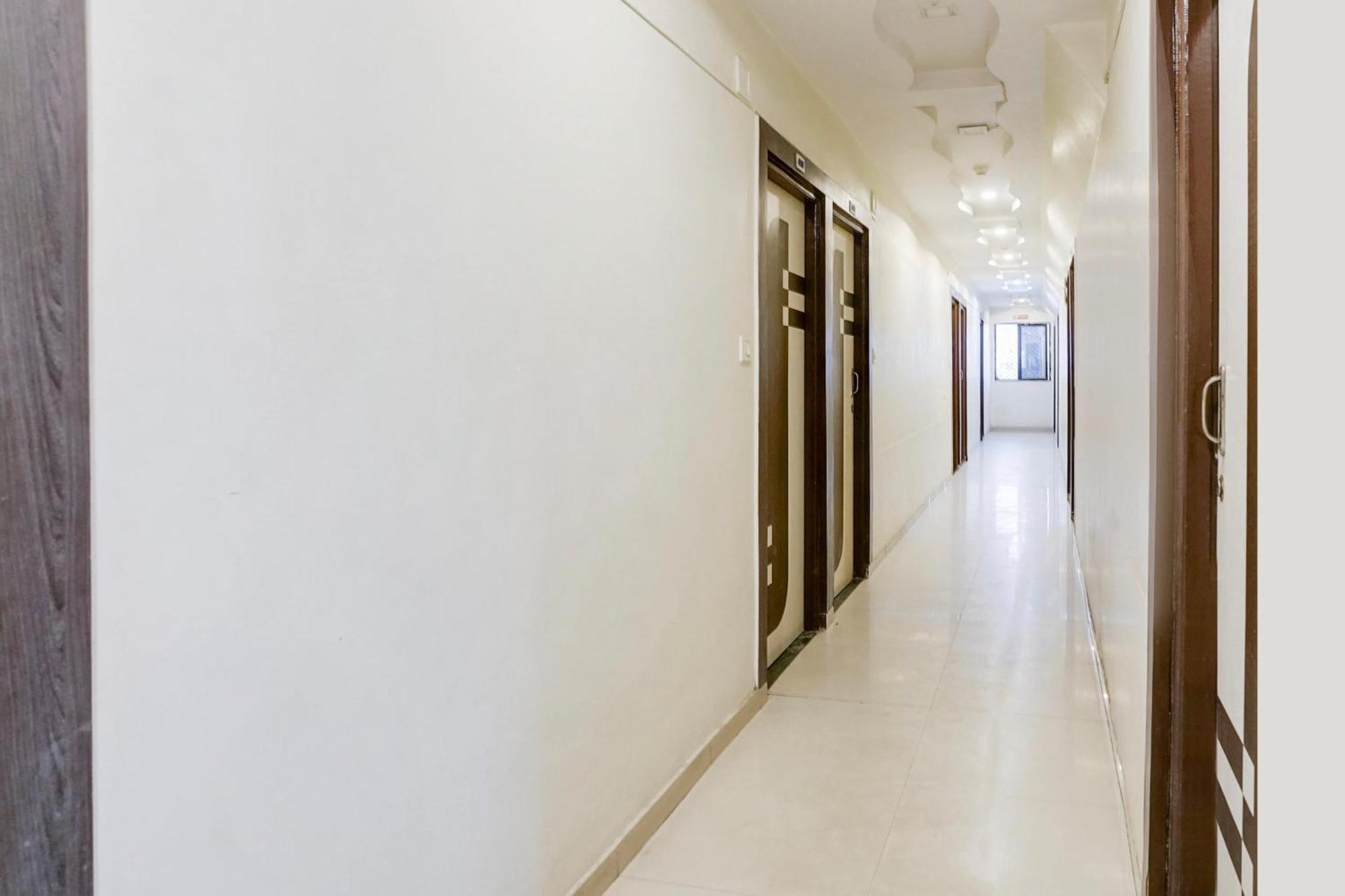 Hotel O Vanya Palace Ahmedabad Eksteriør bilde